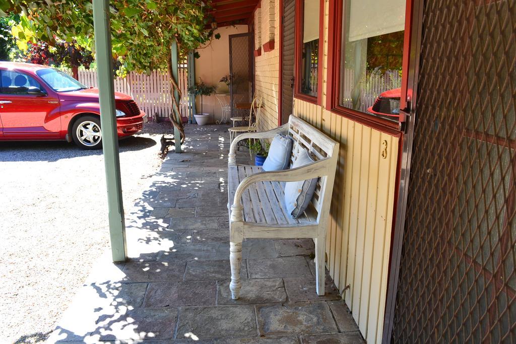 Colonial Bank Motel Omeo Exteriér fotografie