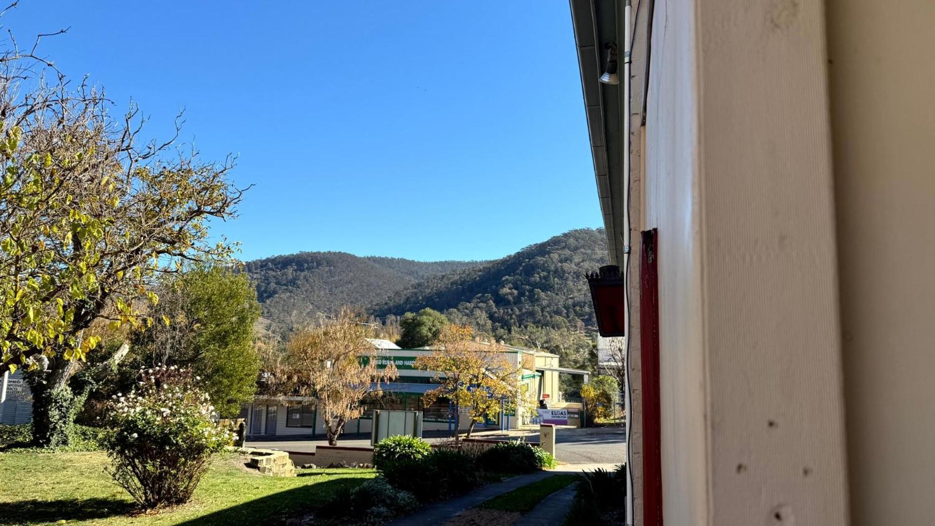 Colonial Bank Motel Omeo Exteriér fotografie